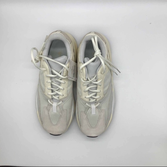 Yeezy Boost 700 Analog 10.5 DS New - Picture 3 of 8